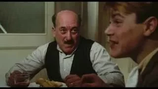 AMARCORD di Federico Fellini - Pranzo di famiglia (Clip dal restauro)