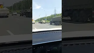 колонна военной техники на подъезде к Москве