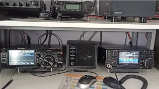 Extensa comparativa entre un ICOM IC-7300 y un YAESU FTDX-10