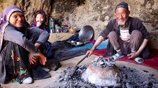 Two Old Lovers Special Bread | Village Life in Afghanistan (Primitive Cave Living)