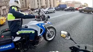 Russian cops stunt riding in Moscow