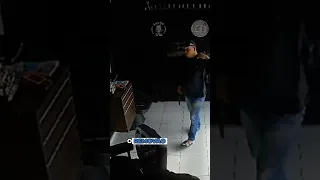 CRIMINOSOS ASSALTAM BARBEARIA EM PINHEIRO