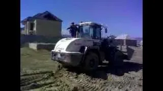 Крутит трактор.mp4