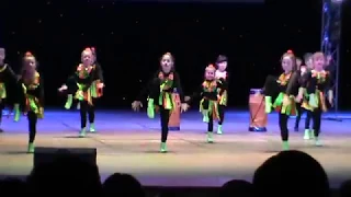 Коллектив эстрадного танца "Аэлита", танец "Чунга - чанга". Г. Бердянск.