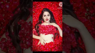 urfi javed cute vedio rose💞💞🌹||#shorts #viral #urfijaved #bollywood #urfi #ytshorts #rose