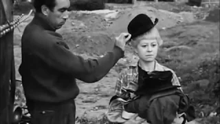 LA STRADA di Federico Fellini - Clip È arrivato Zampanò | Filmauro