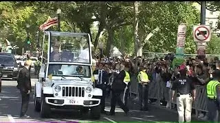 Pope greets crowds in Washington, D.C.