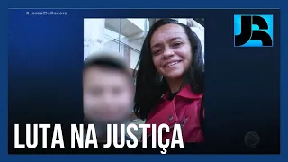Brasileira vítima de violência doméstica em Portugal luta para voltar com o filho para o Brasil