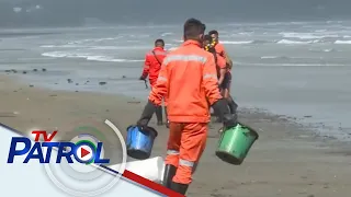 Mga apektado ng oil spill sa Oriental Mindoro pinagsusuot ng facemask | TV Patrol