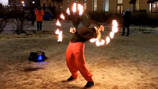 Уличное фаер-шоу или огненное шоу в Санкт-Петербурге – магия огня / Fire show in Saint-Petersburg