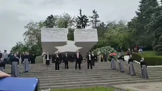 Маргарита Затонская и хор  учеников школ города  - ВСТАНЕМ, 9 мая 2024г.