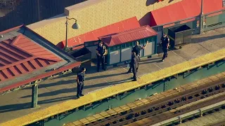 Man shot at Bronx subway station, police search for gunman