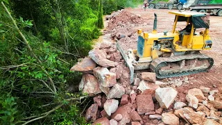 OMG!! Super Strong Power Machine KOMATSU Bulldozers Pushing Big Mountains Stones Land Reclamation