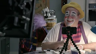 Behind the Scenes: Eric Stonestreet on Fizbo the Clown - Modern Family