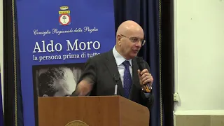 Moro il Professore - “La persona prima di tutto”