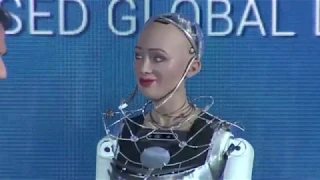 Sophia, la robot umanoide, presentata da Neri Marcorè
