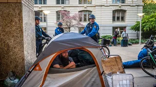 See Sacramento police break up homeless camp at City Hall during coronavirus crisis