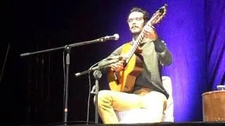 Rafael Schimidt numa bela apresentação antecedendo o show de Yamandu Costa em Bragança Paulista .