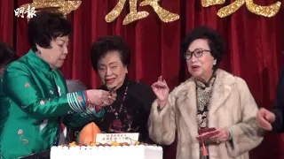 上等人梁舜燕86歲生日 胡楓送54年前得獎剪報