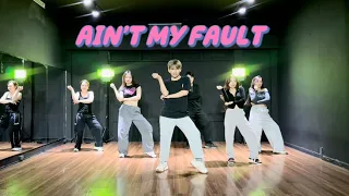 Ain’t My Fault - Lisa Jennie ( Version AI )