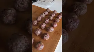 Спагетти с фрикадельками | Spaghetti meatballs #shorts