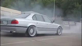 BMW E38 740i drifting