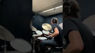 @brookswackerman6277 epic drumming (possibly a part of a new @avengedsevenfold song)