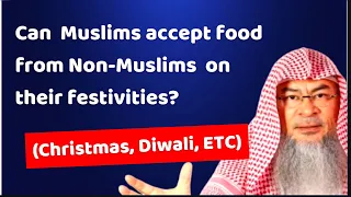 Can Muslims accept halal food on Non-Muslim festivals? (Christmas, Diwali, Etc) | Assim Al Hakeem