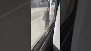 драка водителя автобуса и пассажира