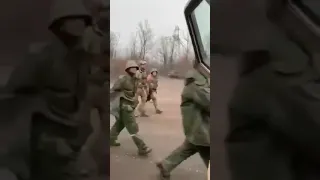 The Russians continue to surrender Русские продолжают сдаваться в плен.