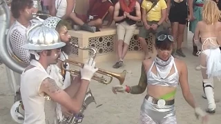 Burning Man 2014 : LoveBomb Go Go Marching band