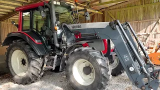 Köp Traktor Valtra N92 med frontlastare och redskap på Klaravik