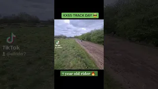 7 year old ripping kx65 on wet track 😵🔥🔥 #dirtbike #kawasaki #kx65  #motorcross #fyp #foryou