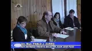 Int Mun Pablo Zurro entregó 30 Becas en Juan José Paso