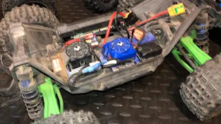 Traxxas Maxx Why It’s Flashing Red And Throttle Won’t work but Steering does ?