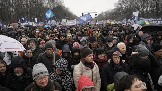 Berlin: Tausende demonstrieren unter dem Motto „Aufstand für den Frieden“