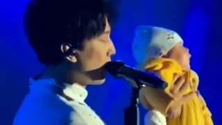 Dimash! Знай!! Анталия! Младенец и Димаш на сцене!Antalya Baby, Know! - Dimash on stage!