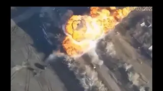 Война в Украине -Момент взрыва русского танка