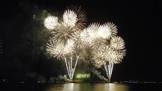 Dubai 2021 New Years Eve Celebration Firework at Jumeirah Beach