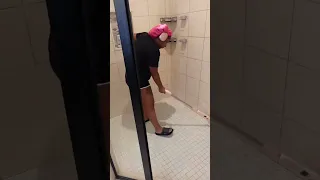 Bathroom Cleaning 🧼 | Raquel Ashleey | SAHM4