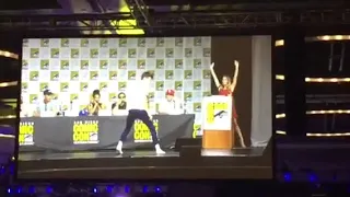 2018 San Diego Comic Con: Grant slides like the Flash