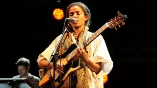 Nneka  - Walking "Live"