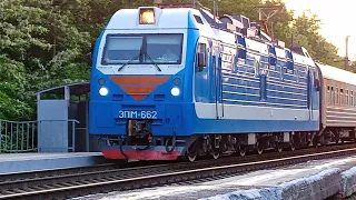 Голубой ЭП1м-662 с поездом 542М Москва-Адлер проезжает О.п. 1522 км.