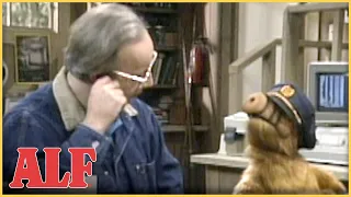 Why Won't Willie Let ALF Join Neighborhood Watch? | S2 Ep17 Clip