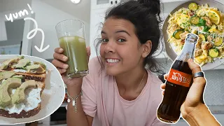 What I *ACTUALLY* Eat in a Day!!