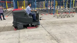 Viper AS1050R cleaning a warehouse