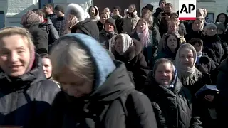 Worshippers block access to Kyiv monastery