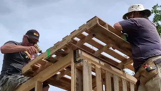 Pallet Cabin - Raising the Roof 1 - E11 #pallet #wood #tinyhome #diy