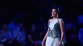 Lara Dutta walks for Birdhichand Ghanshyamdas at IIJW New Delhi-2013