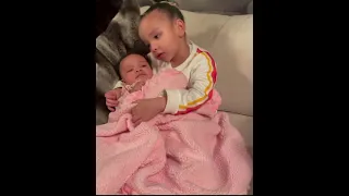 Heiress singing lullabies to her baby niece Hunter (Zonnique) Baby
